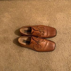 Stacey Adams, size 9.5, tan tie up shoes